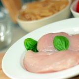 ボディビルダー食事の定番！鶏胸肉を柔らかく、美味しく食べるレシピ